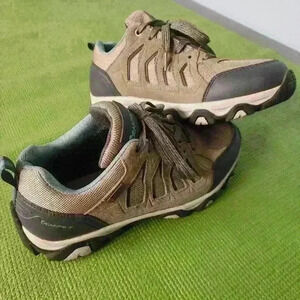 Women's Bearpaw leather waterproof non-marking,walking hiking shoes size 8.5